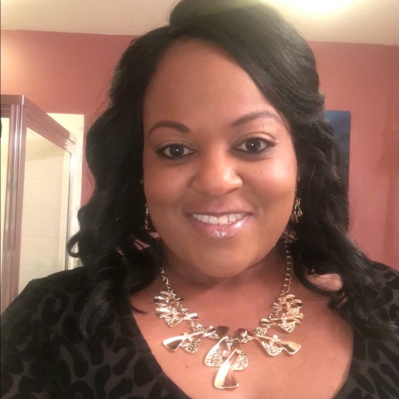 Meet your Posher, Latoya - Picture 1 of 1